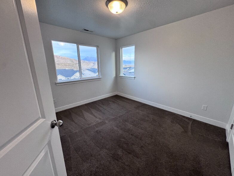 Building Photo - 16371 S 1500 W