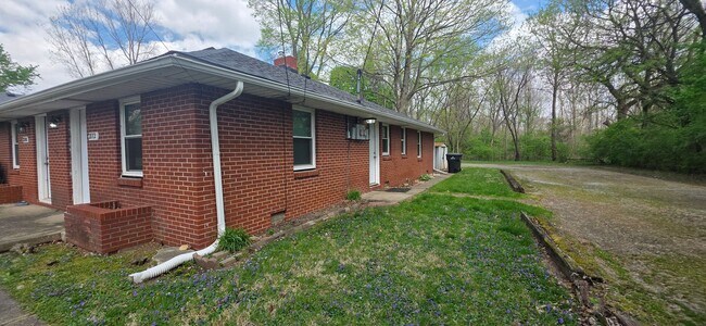Building Photo - 2112 Rangeline Rd