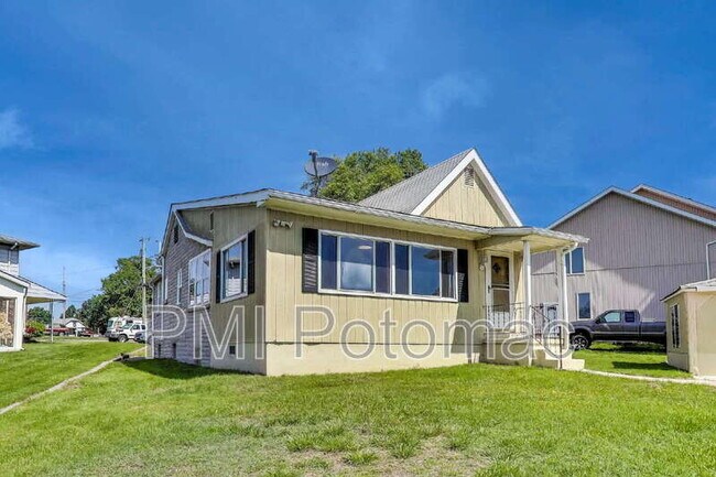 Building Photo - 8349 Bear Creek Dr