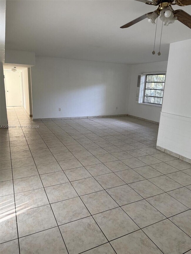 Building Photo - 4855 University Dr