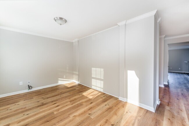 Building Photo - Spacious 5-Bed, 3.5-Bath Residence with 4,003 Sqft, Master on 1st Floor, Elegant Design, & Versat...