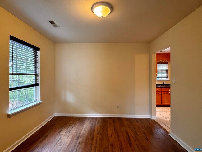 Building Photo - 4644 Briarwood Dr