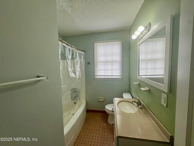 Building Photo - 3535 Rosselle St
