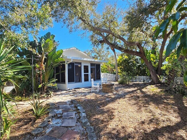 Building Photo - 272 Loyola Rd