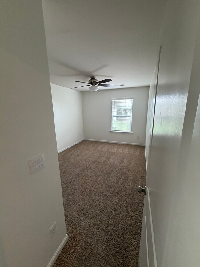 Building Photo - 5033 Pratt Dr