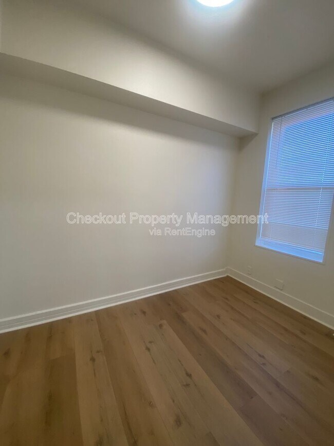 Building Photo - 3030 Chippewa St