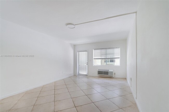 Building Photo - 6930 Rue Versailles Dr