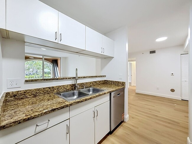 Building Photo - Super Cozy 2 bedroom in Desirable Neighborhood in coconut creek