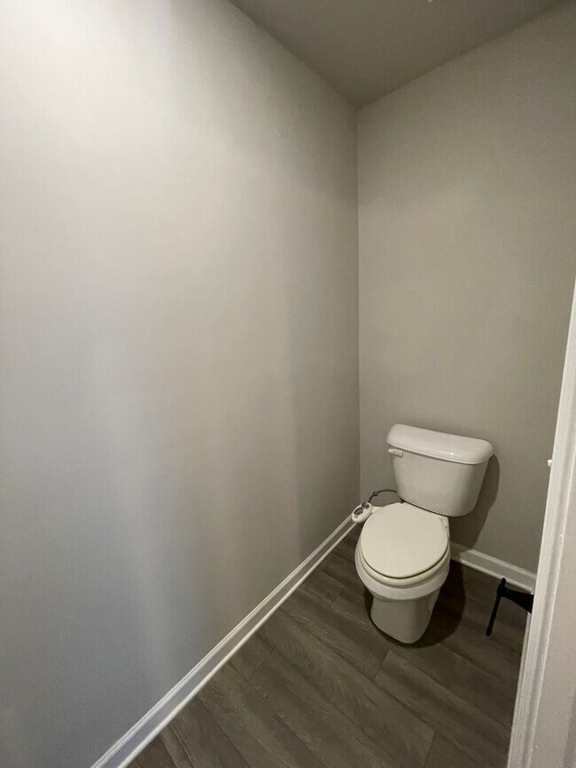 Building Photo - Beautiful Home in Gated Community with Pre...