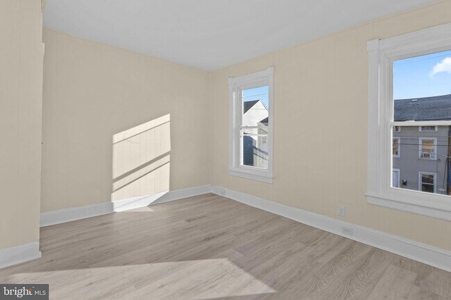 Building Photo - 28 Poplar St