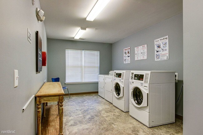 Building Photo - 2 br, 1 bath Apartment - Tooley Place