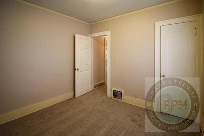 Building Photo - 3 Bed 1 Bath Located in Central Omaha