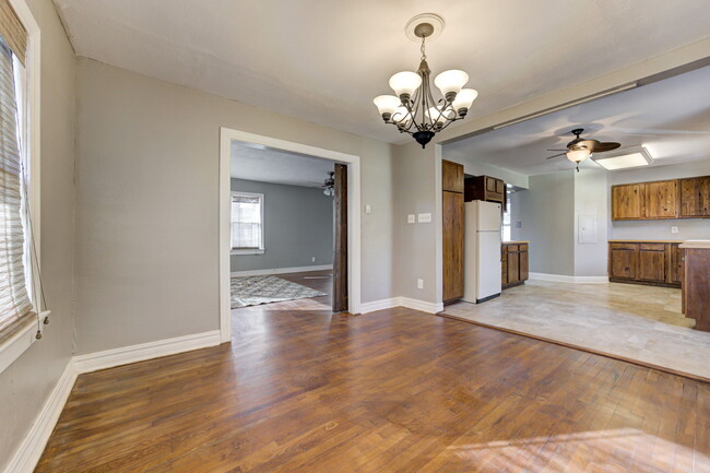 Building Photo - 916 Classen Blvd