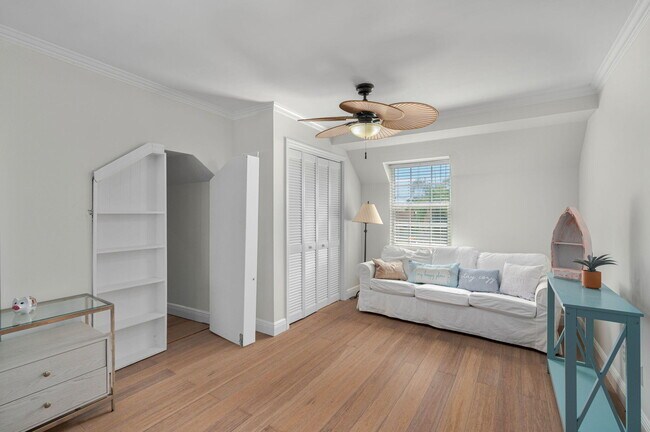 Building Photo - 121 Queen Eugenia Ct