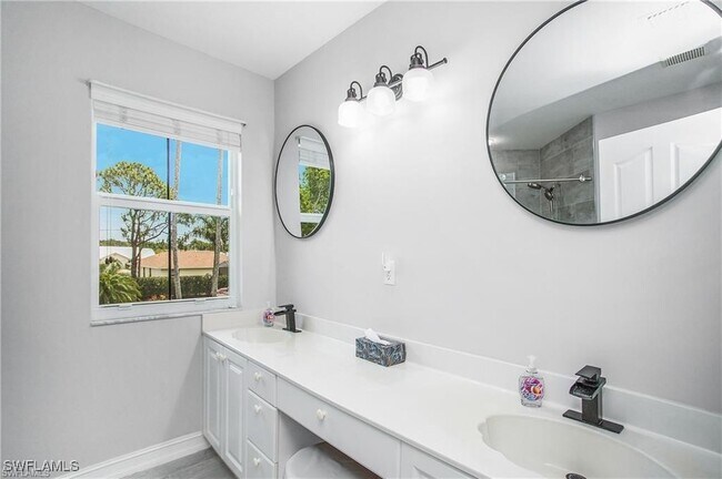 Building Photo - 700 Diamond Cir