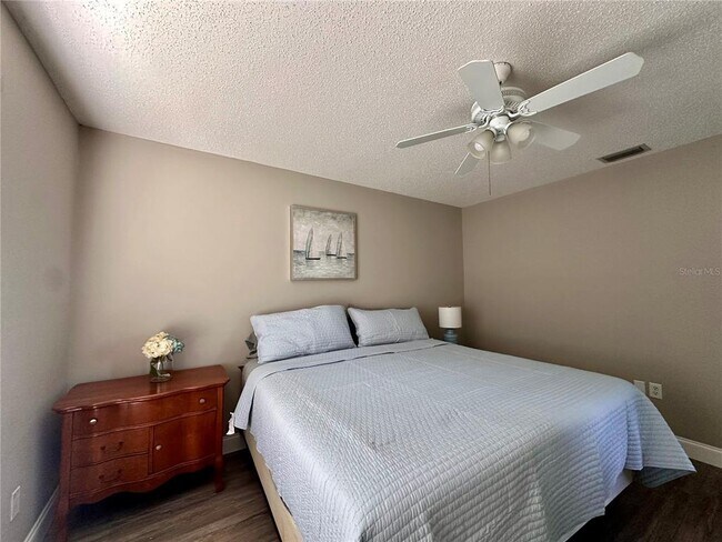 Building Photo - 6914 20th Ave W