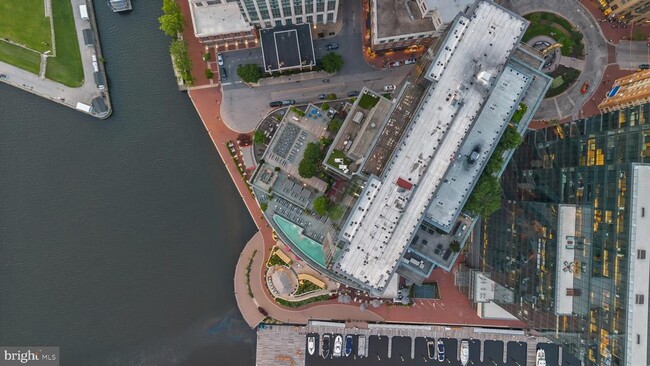 Building Photo - 300 International Drive