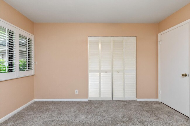 Building Photo - 9360 Chelsea Dr S