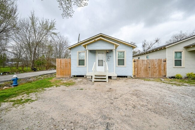 Building Photo - 2713 Gregg St