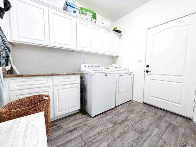 Building Photo - 4158 W 27th Pl