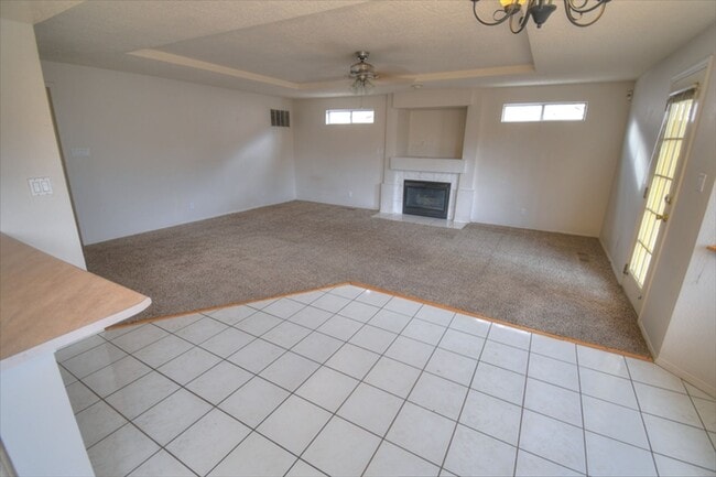 Building Photo - 4BD/3BA Available for Move In! Northeast Heights