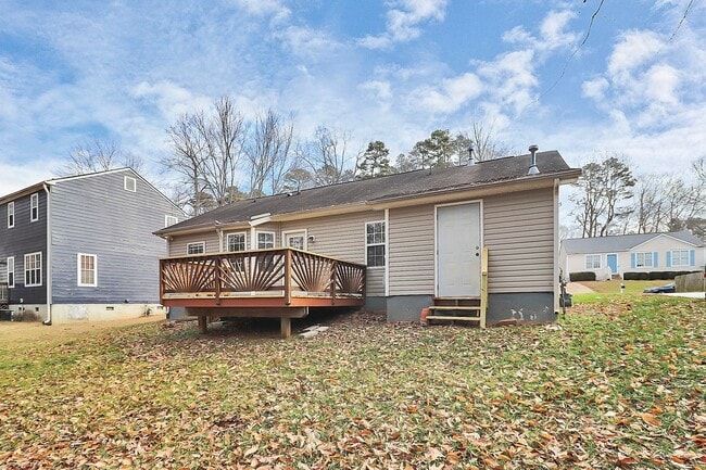 Building Photo - Updated 3 bed 2 bath near National Whitewater Center and CLT airport!