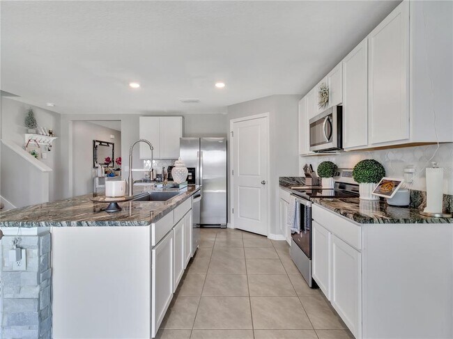 Building Photo - 5289 Fiddle Fig Ave