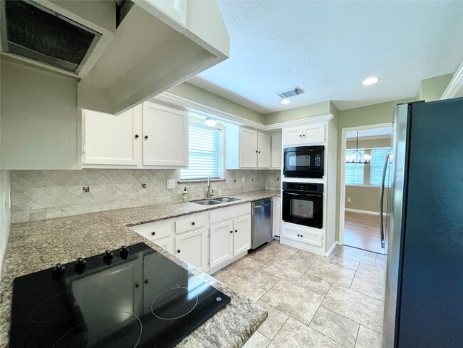 Building Photo - 15006 Elmont Dr