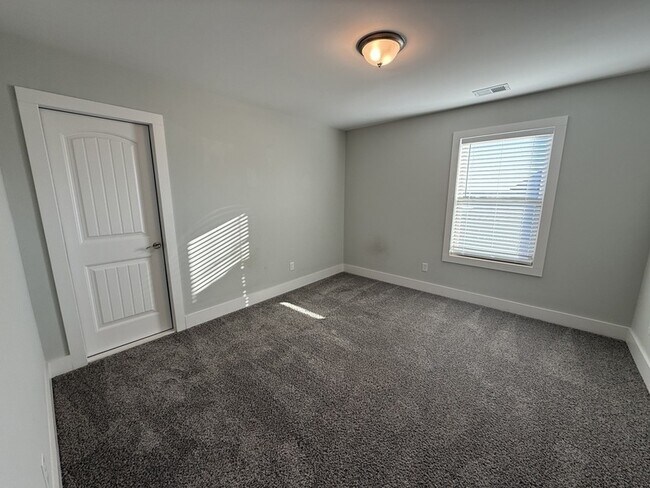 Building Photo - 1124 Watercress Ct