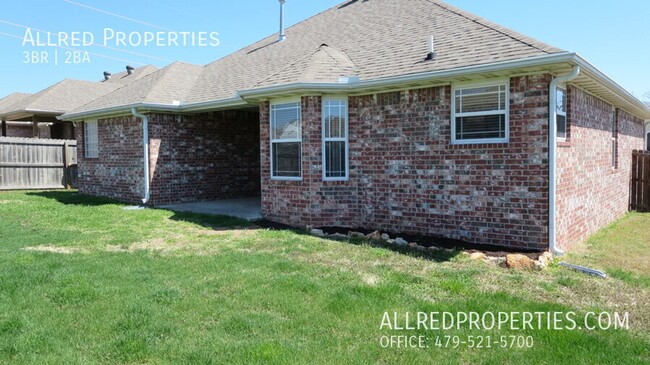 Building Photo - Gorgeous 3 Bedroom 2 Bathroom Single Famil...