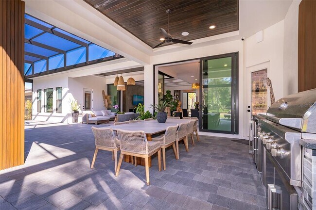 Building Photo - 15210 Pendio Dr