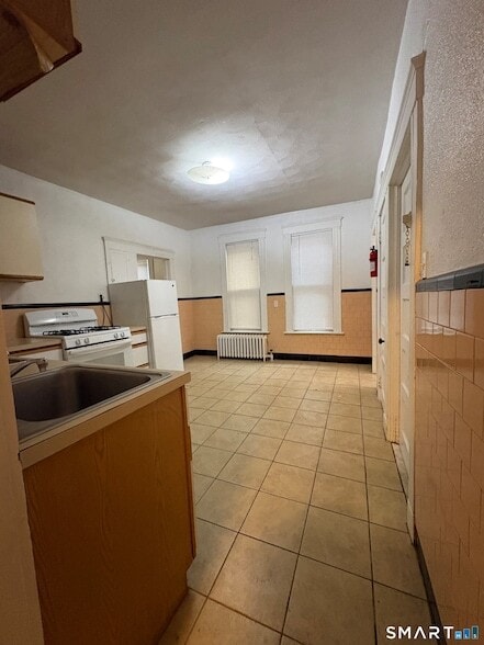 Building Photo - 787 Elm St