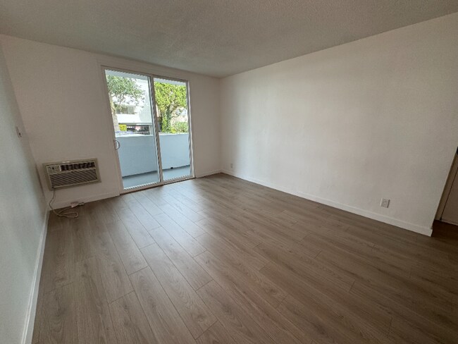 Building Photo - 1221 N Spaulding Ave