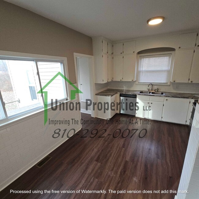 Building Photo - 263 N Elk St