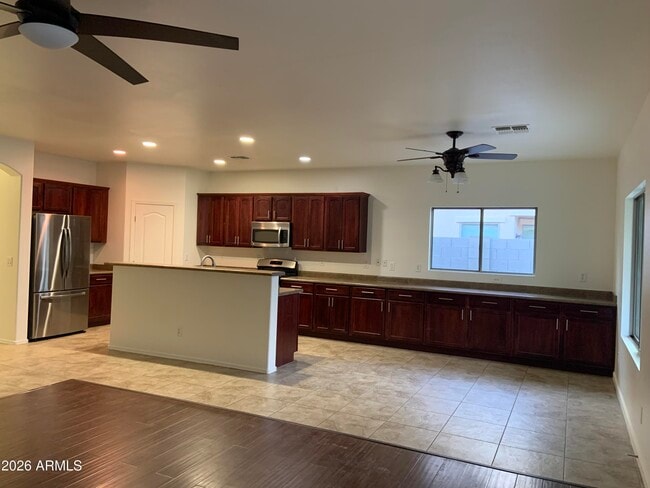 Building Photo - 16770 W Magnolia St