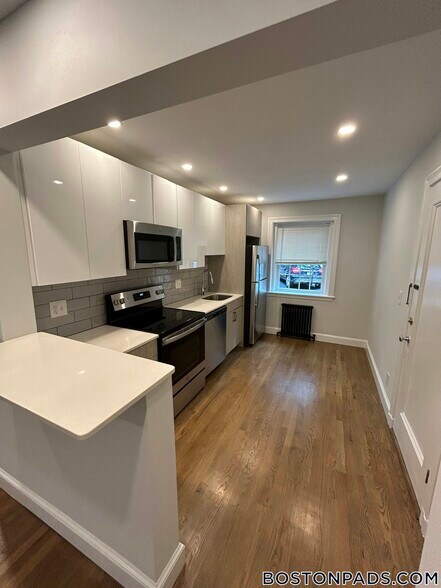 Building Photo - 67 Wyman St
