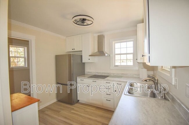 Building Photo - 885 Simmons Rd