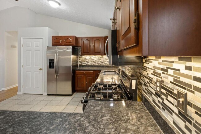 Building Photo - 359 Montgomery Cir