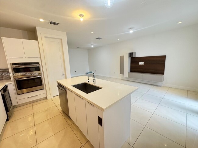 Building Photo - 10550 NW 65th Ln