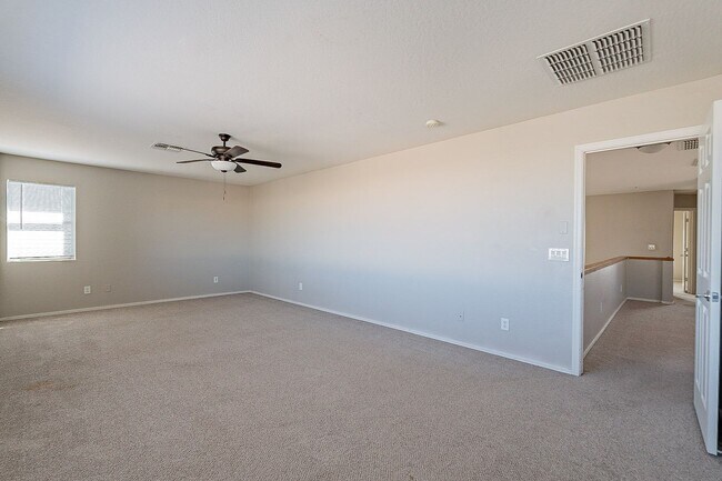 Building Photo - large 3 bedroom home for rent