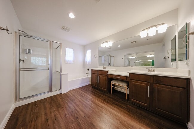 Building Photo - 2744 E Donato Dr