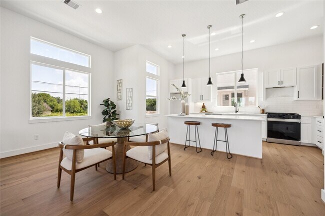 Building Photo - 2806 Mills St