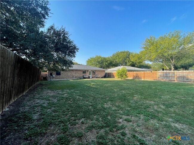 Building Photo - 127 Sioux Cir
