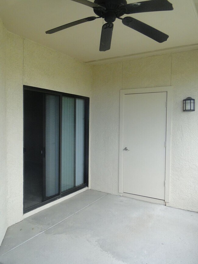 Building Photo - Move-In Special - 2bed/2bath Foothills Rio...