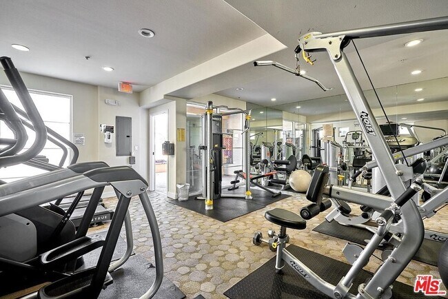 Building Photo - 360 W Ave 26