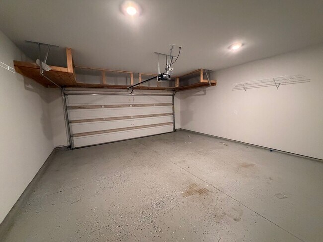 Building Photo - 1/2 Off First Month's Rent! Gorgeous 4 BR 2.5 Bath in Westlawn! Minutes from Veterans Parkway, Sh...