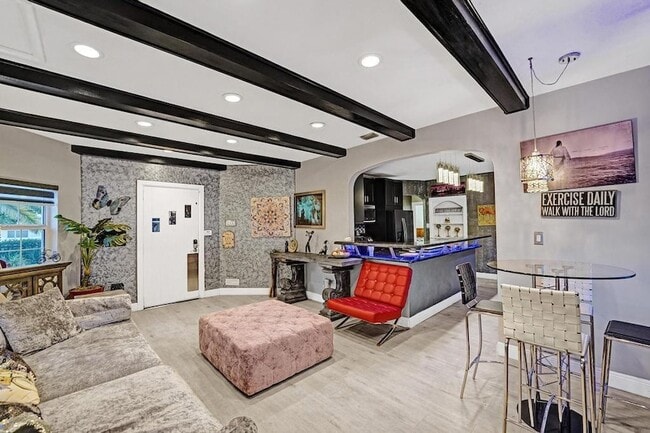 Building Photo - 2000 Jackson St