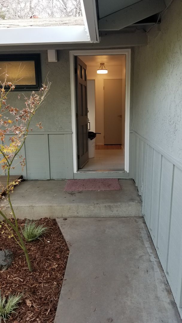 Building Photo - Newly Remodeled Home in East Davis