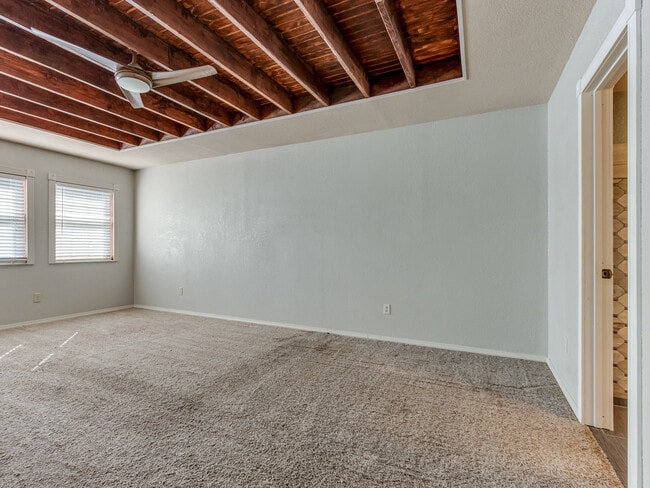 Building Photo - 1131 S Miles Ave