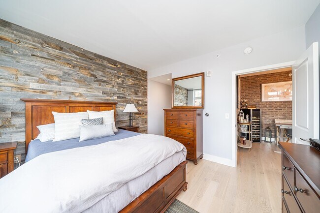 Building Photo - 1400 Hudson St